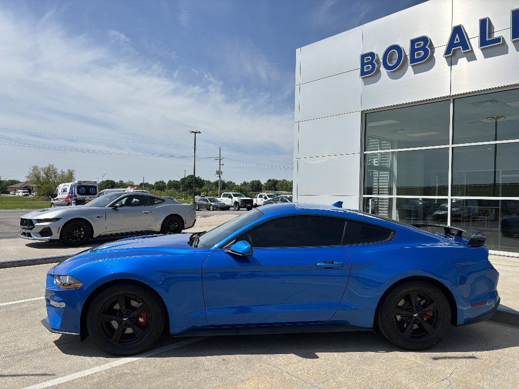Used 2020 Ford Mustang Coupe RWD image 2