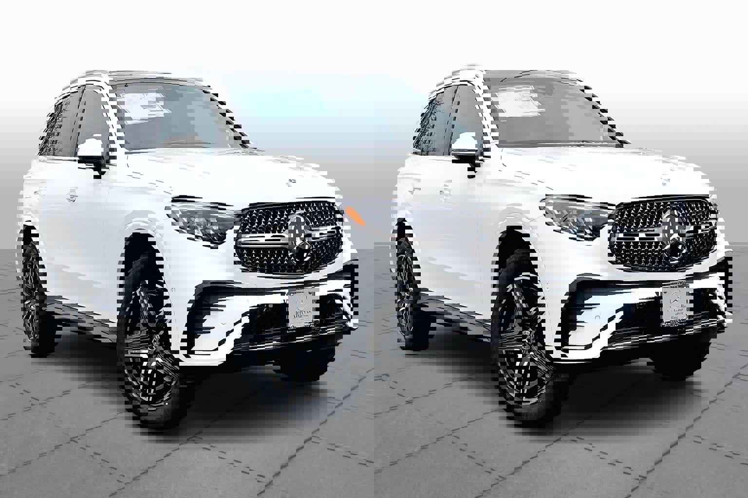 Used 2025 Mercedes-Benz GLC 300 4MATIC image 2