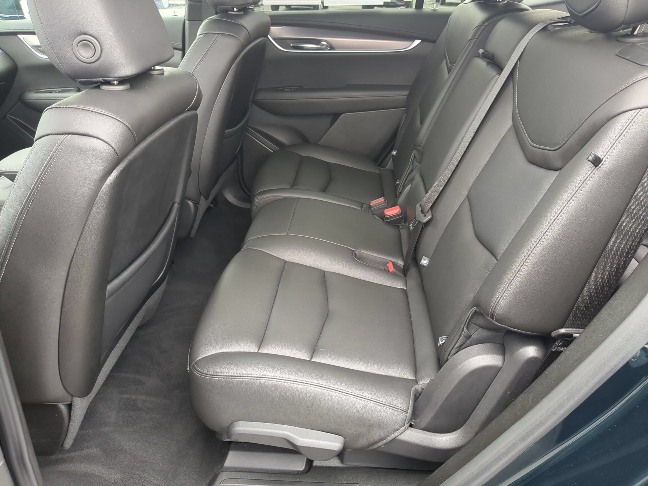 Certified 2024 Cadillac XT6 Luxury w/ LPO, Floor Liner Package AWD/4WD image 23