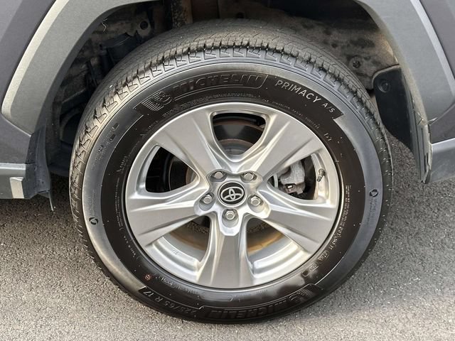Used 2025 Toyota RAV4 XLE AWD/4WD image 15
