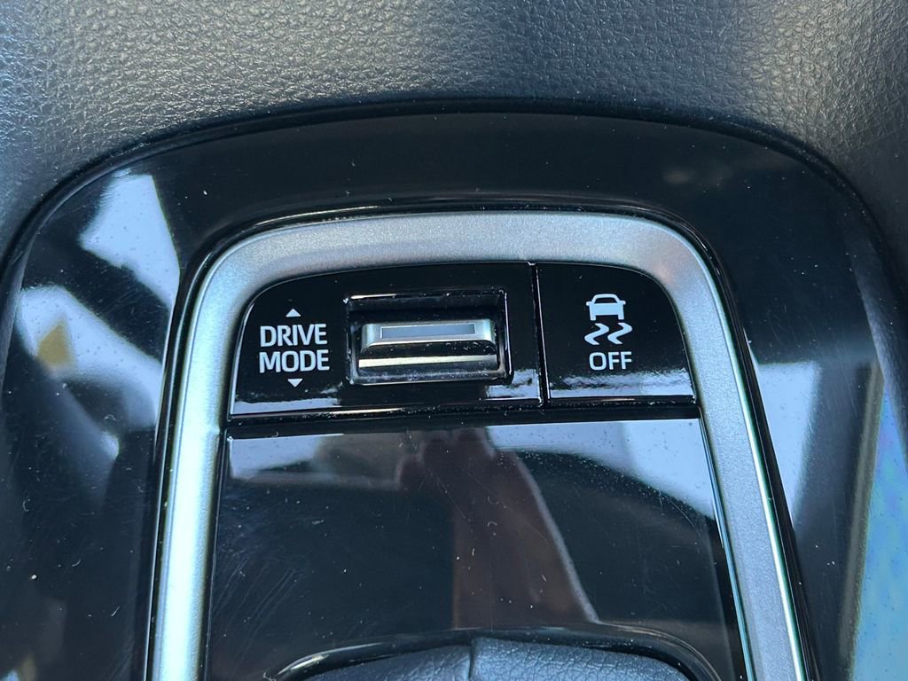 Used 2025 Toyota Corolla SE image 29