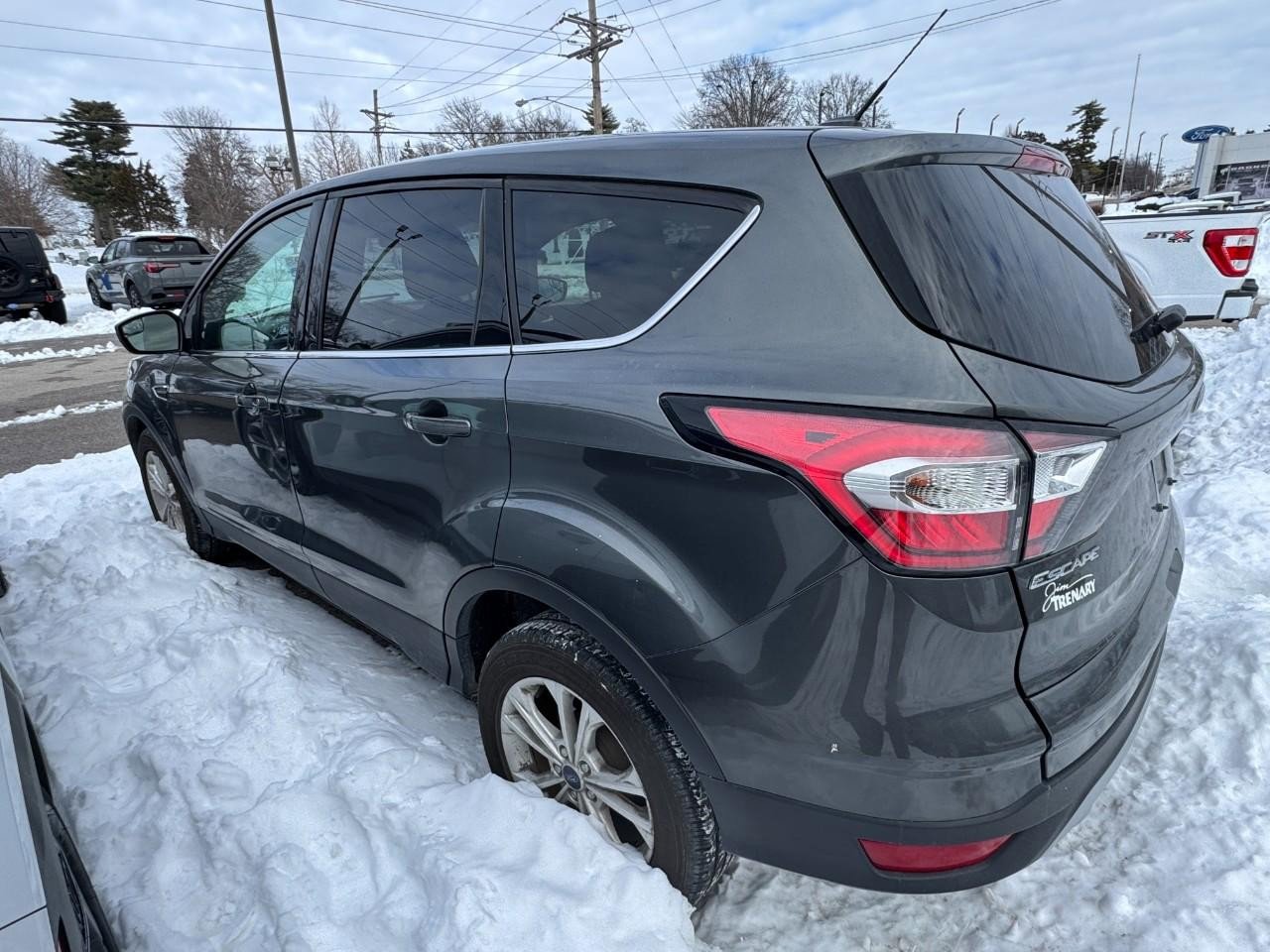 Used 2017 Ford Escape SE image 9