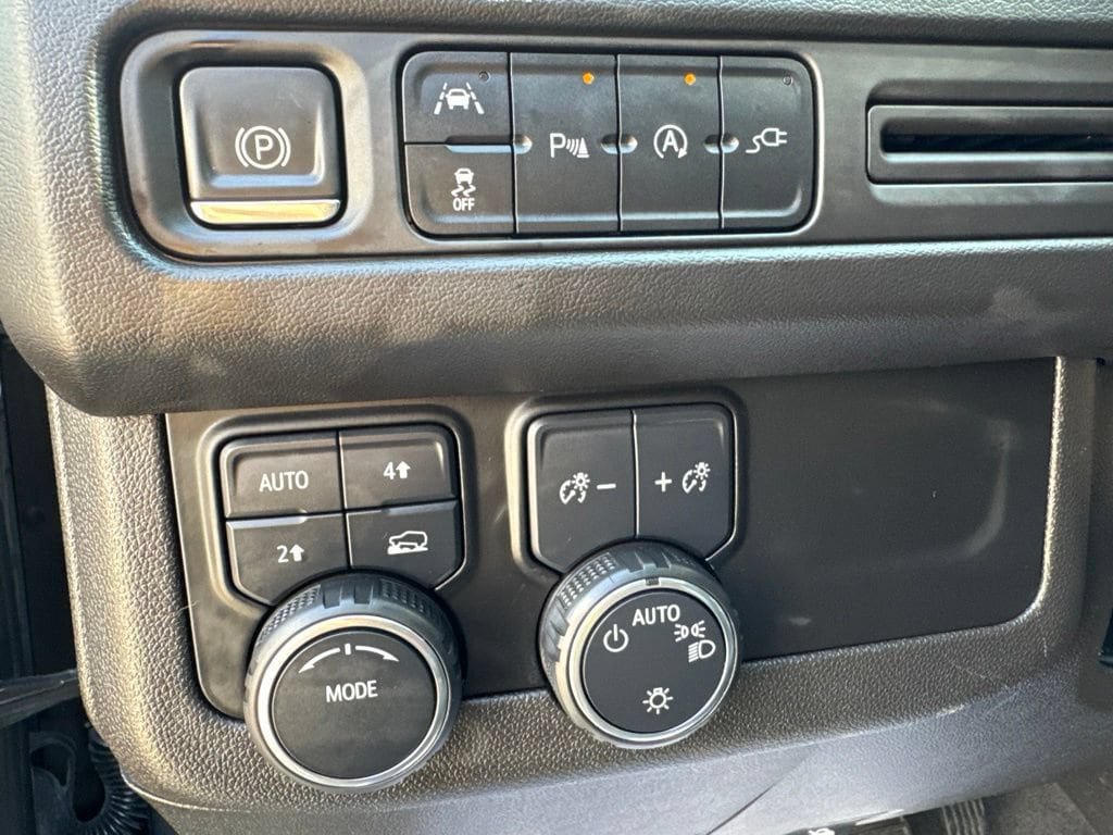 Used 2021 Chevrolet Tahoe RST w/ Luxury Package AWD/4WD image 14