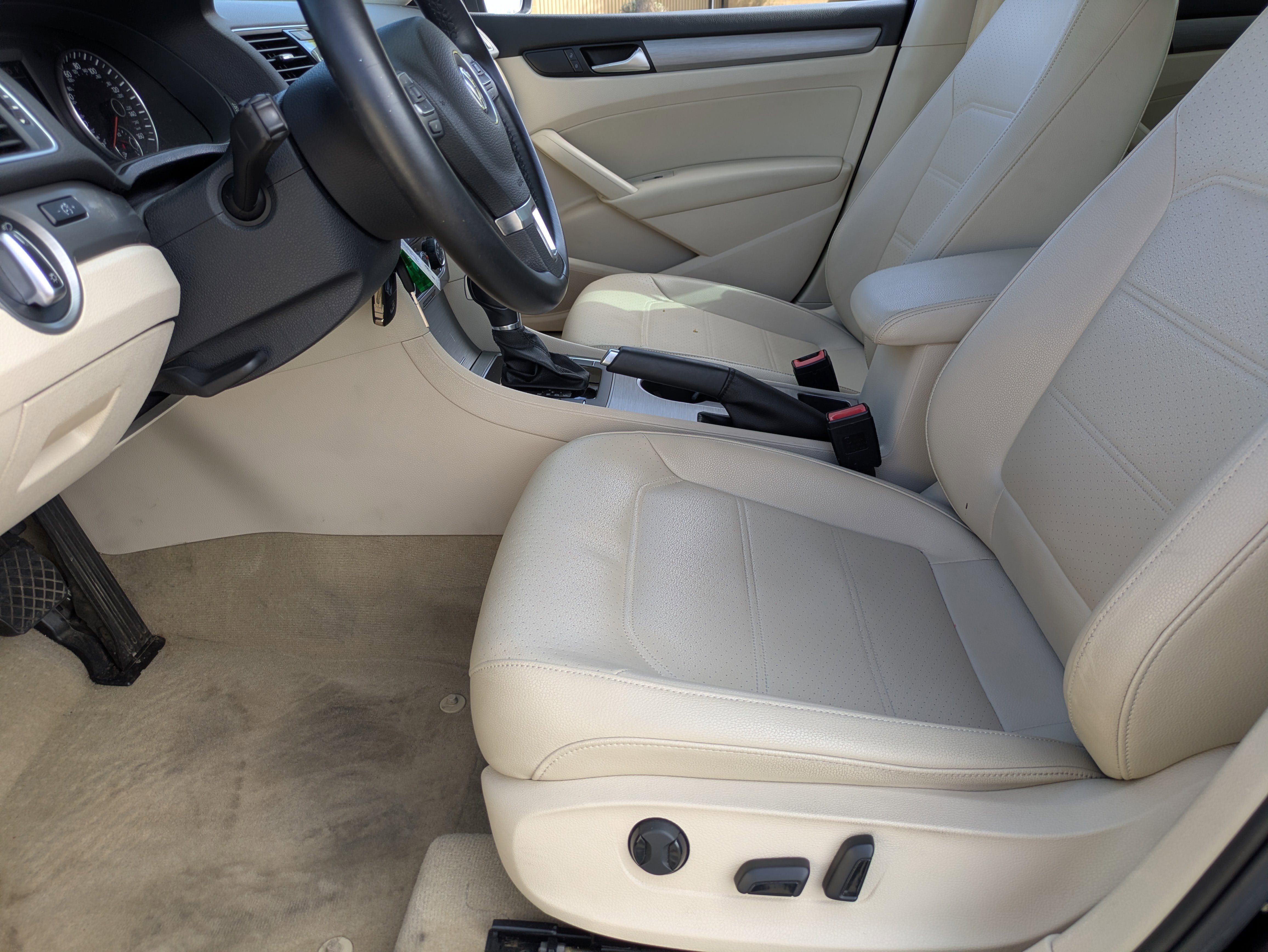 Used 2014 Volkswagen Passat TDI SE image 16