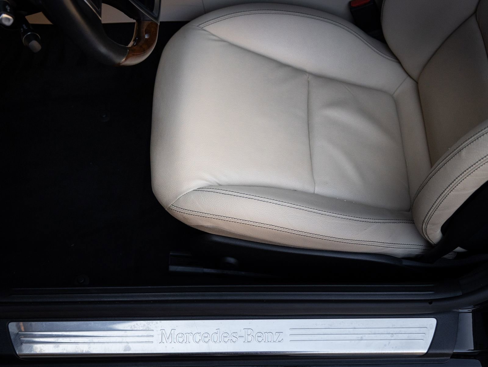 Used 2013 Mercedes-Benz SLK 250 image 24