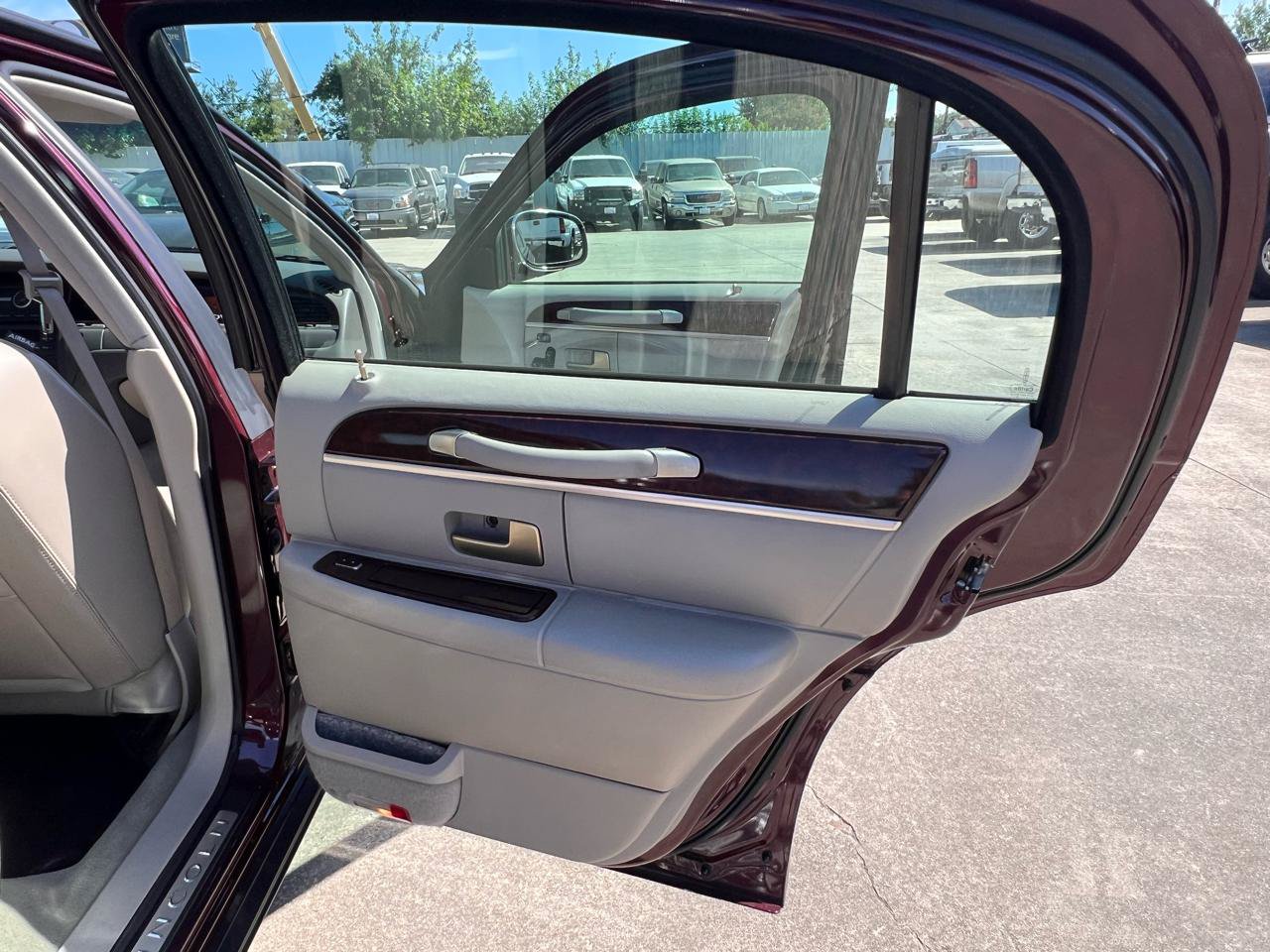 Used 2006 Lincoln Town Car Signature RWD image 69