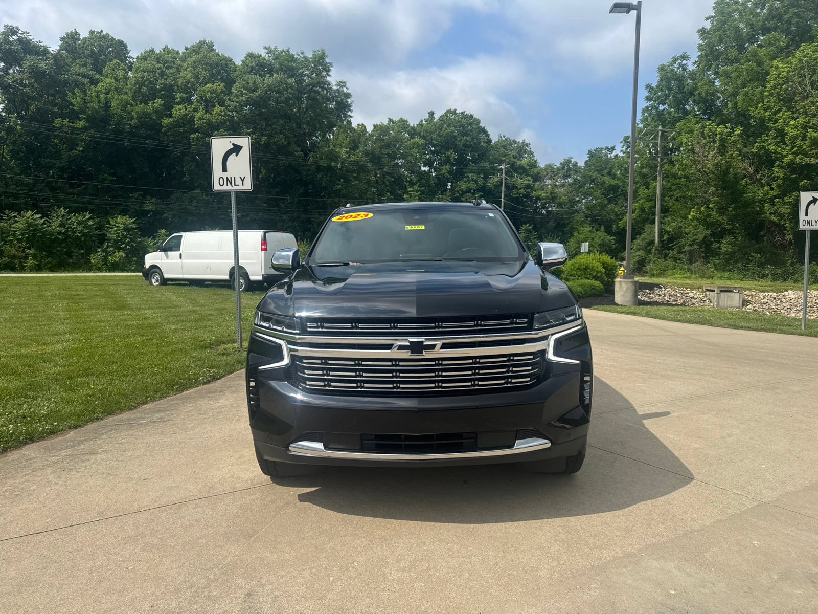 Used 2023 Chevrolet Tahoe Premier AWD/4WD image 2