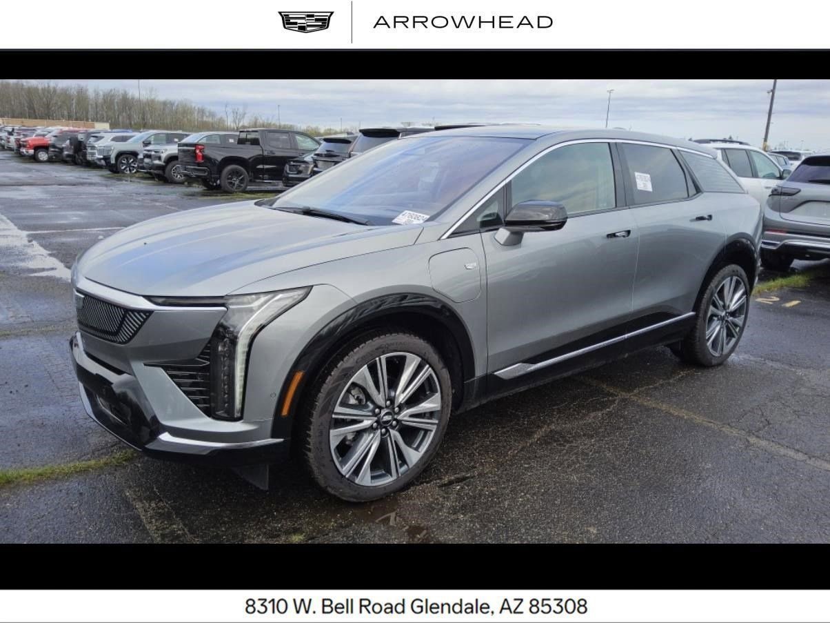Used 2025 Cadillac Optiq Luxury 2