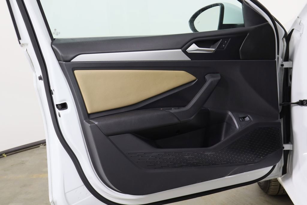 Used 2019 Volkswagen Jetta SE w/ Cold Weather Package image 20