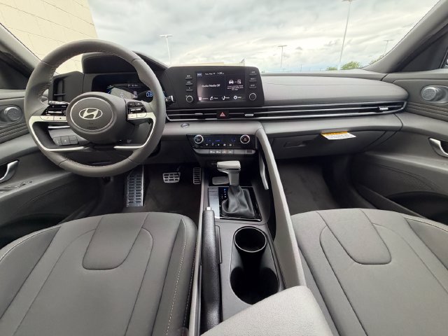 New 2026 Hyundai Elantra SEL Sport FWD image 16