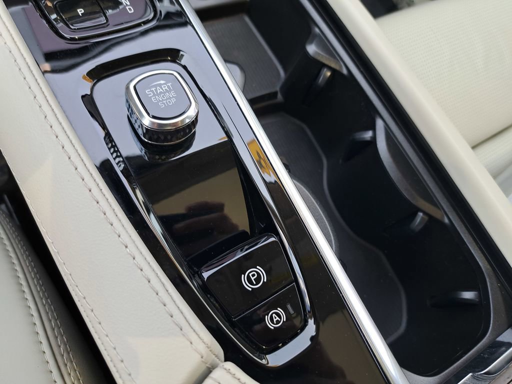 Used 2023 Volvo XC90 T8 Ultimate w/ Protection Package Premier image 15