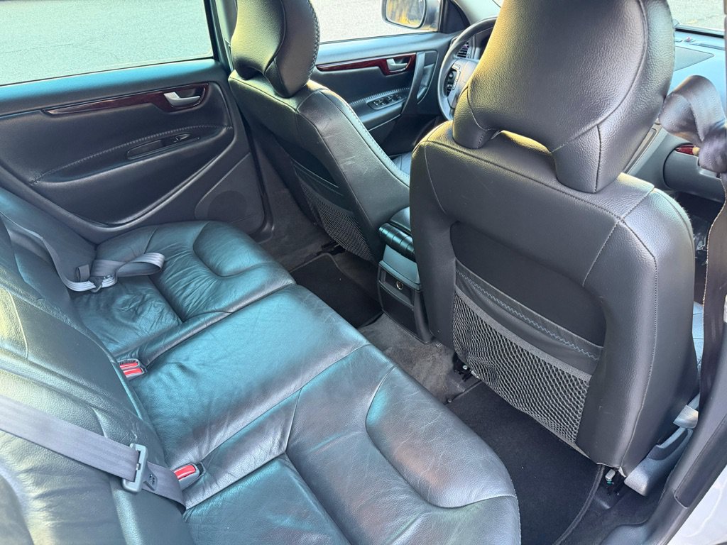 Used 2004 Volvo V70 AWD/4WD image 16