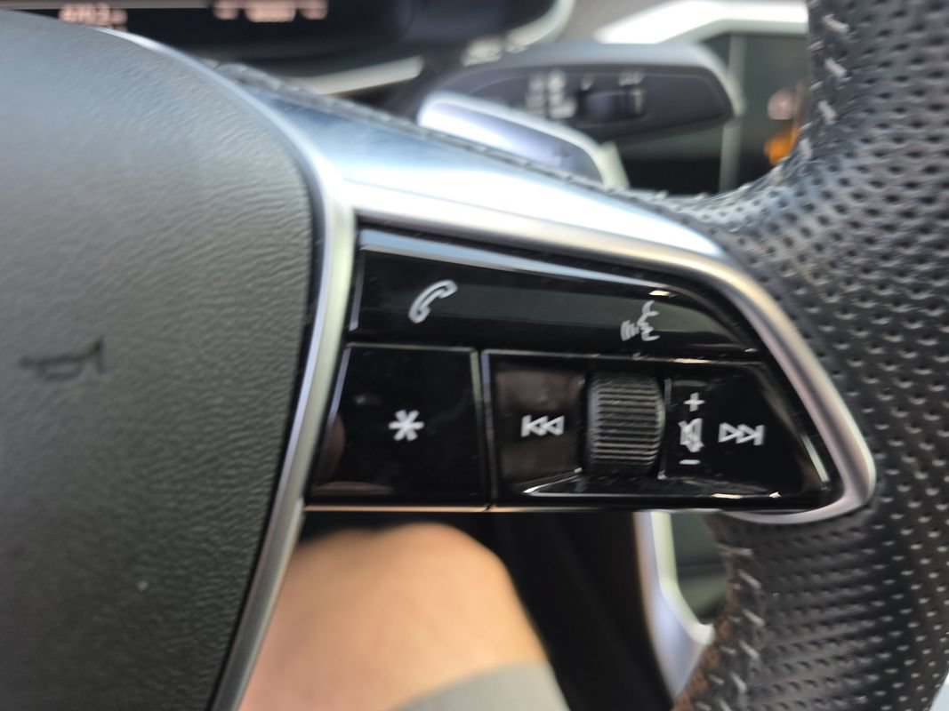 Used 2020 Audi S6 Premium Plus w/ S Sport Package AWD/4WD image 26
