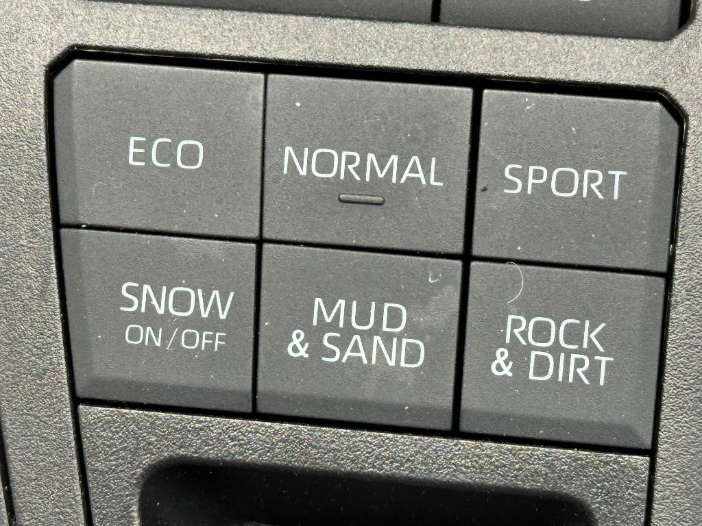 Used 2022 Toyota RAV4 LE image 7