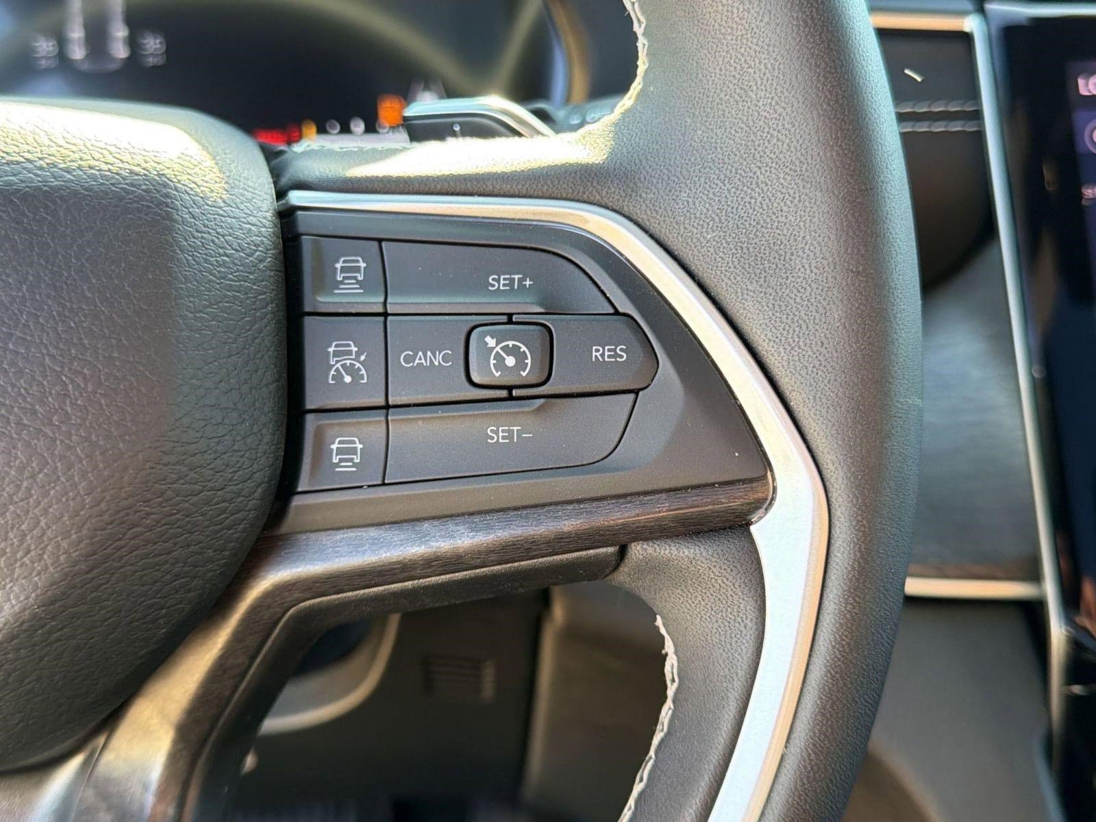 Used 2025 Jeep Grand Cherokee Limited image 28