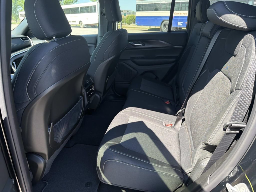 New 2026 Jeep Grand Cherokee Laredo AWD/4WD image 22