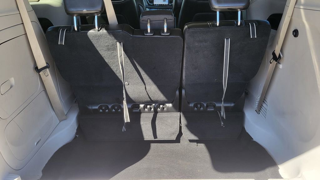 Used 2024 Chrysler Pacifica Select image 12