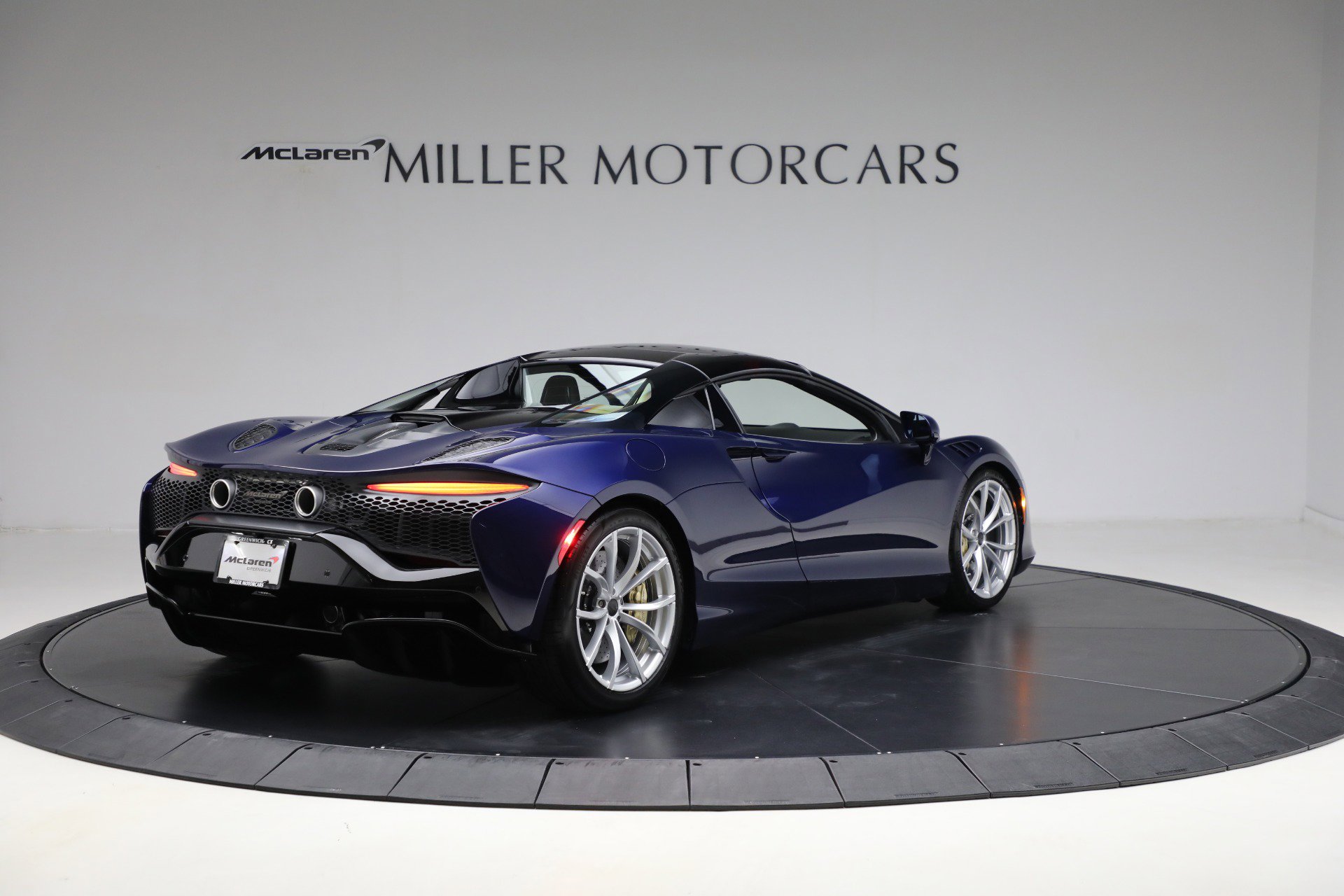 New 2025 McLaren Artura TechLux image 26