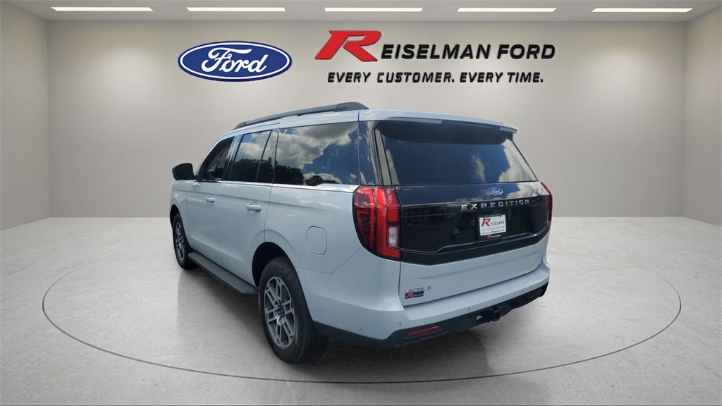 New 2025 Ford Expedition Active image 3