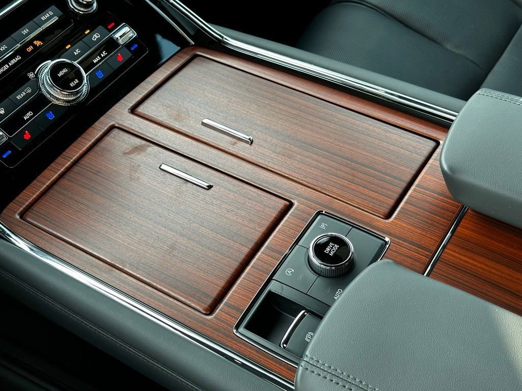 Used 2024 Lincoln Navigator Reserve image 21