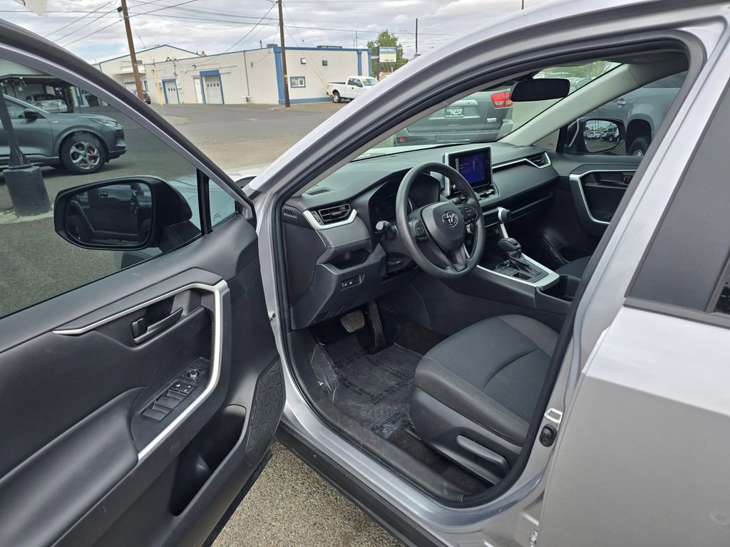 Used 2023 Toyota RAV4 LE image 22
