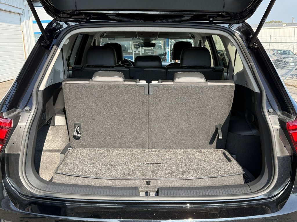 Used 2023 Volkswagen Tiguan SE FWD image 25