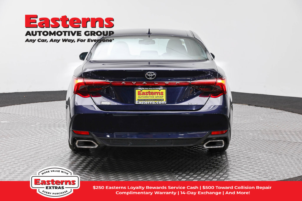 Used 2022 Toyota Avalon XLE w/ Moonroof Package FWD image 7