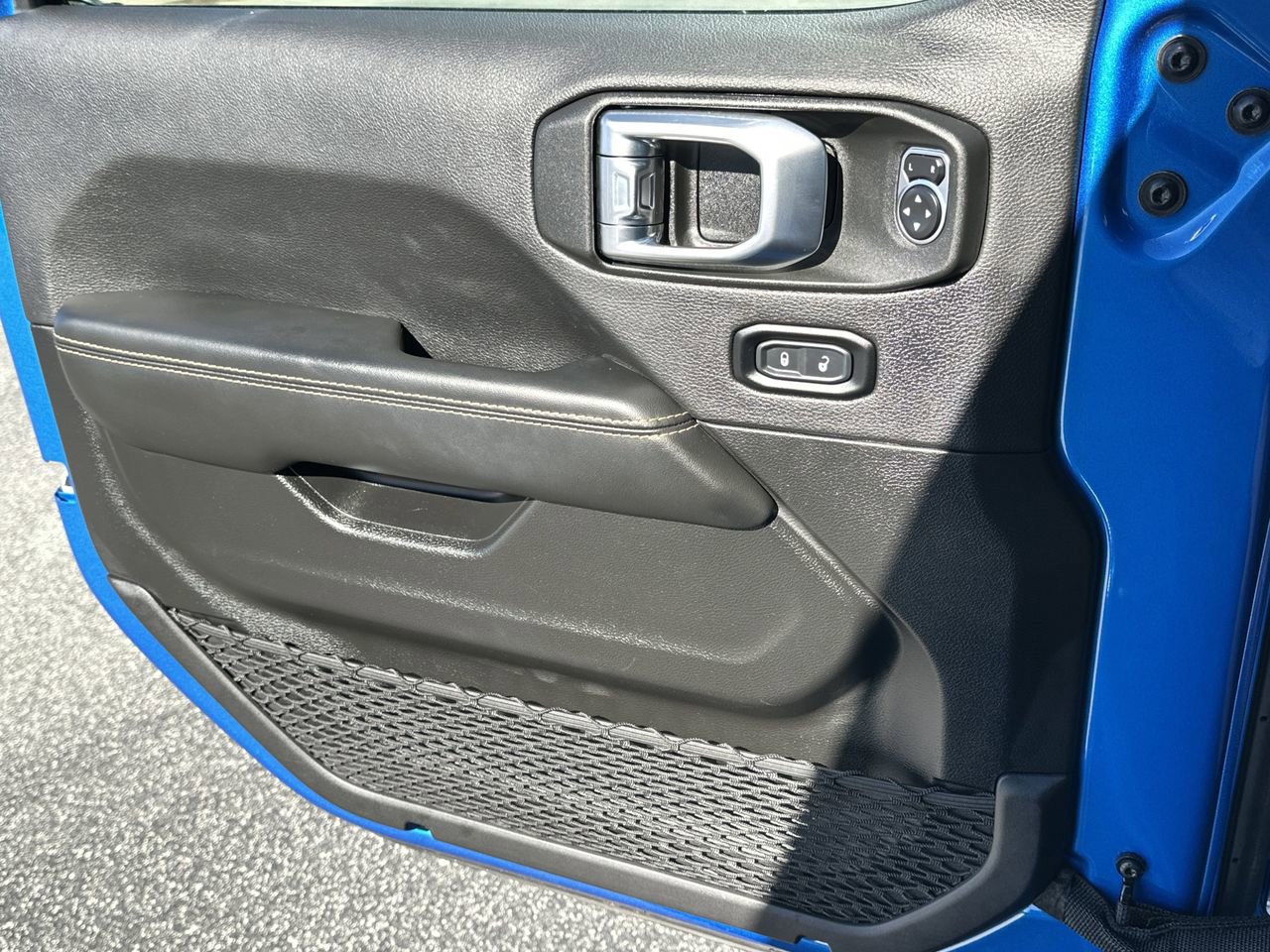 Used 2024 Jeep Wrangler Unlimited Sahara w/ Technology Group image 17