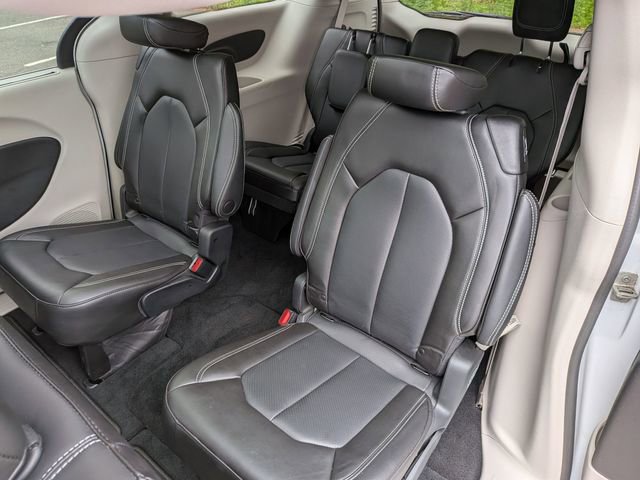 Used 2023 Chrysler Pacifica Touring-L FWD image 23