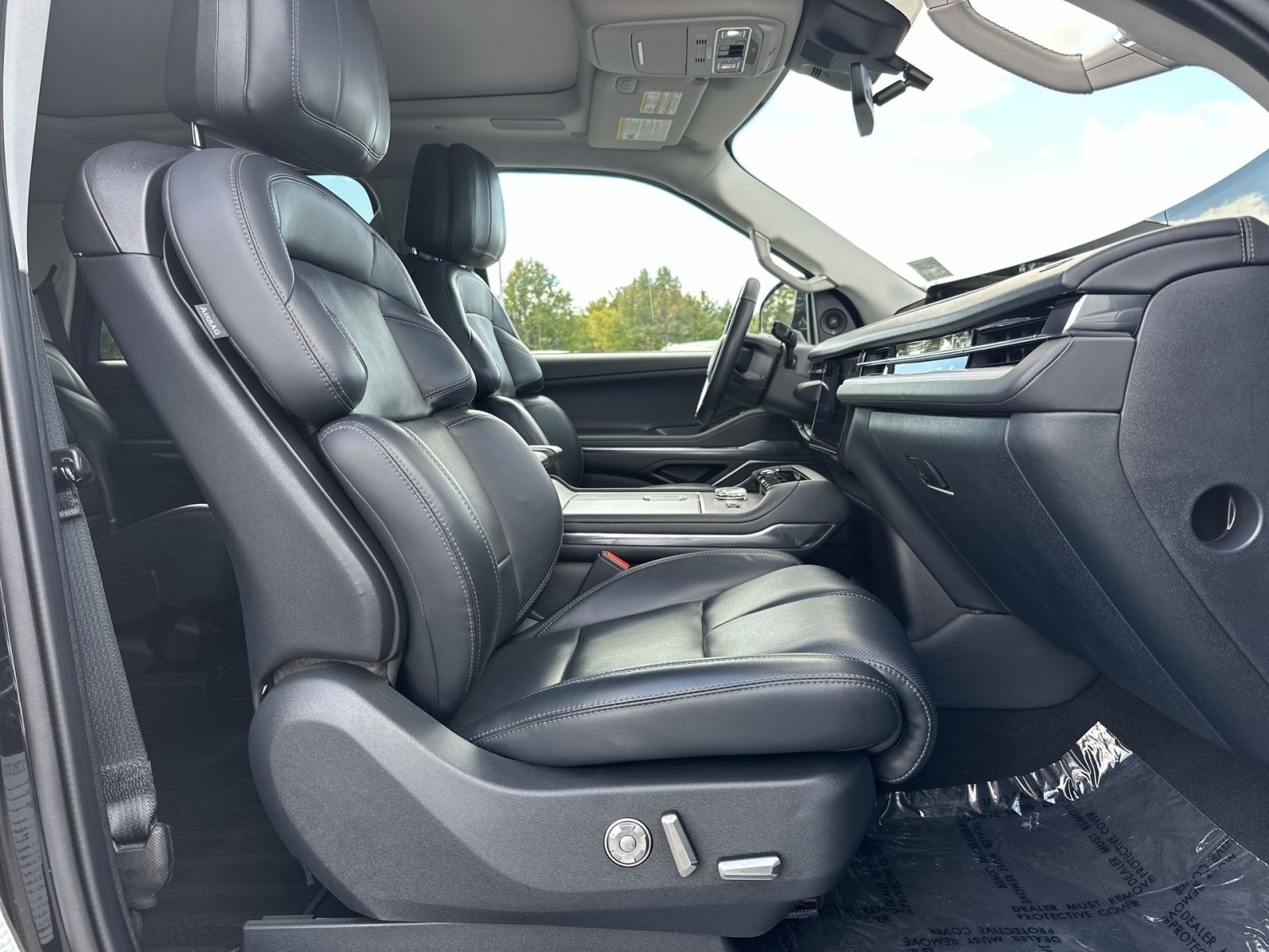 Used 2025 Lincoln Navigator Reserve AWD/4WD image 29