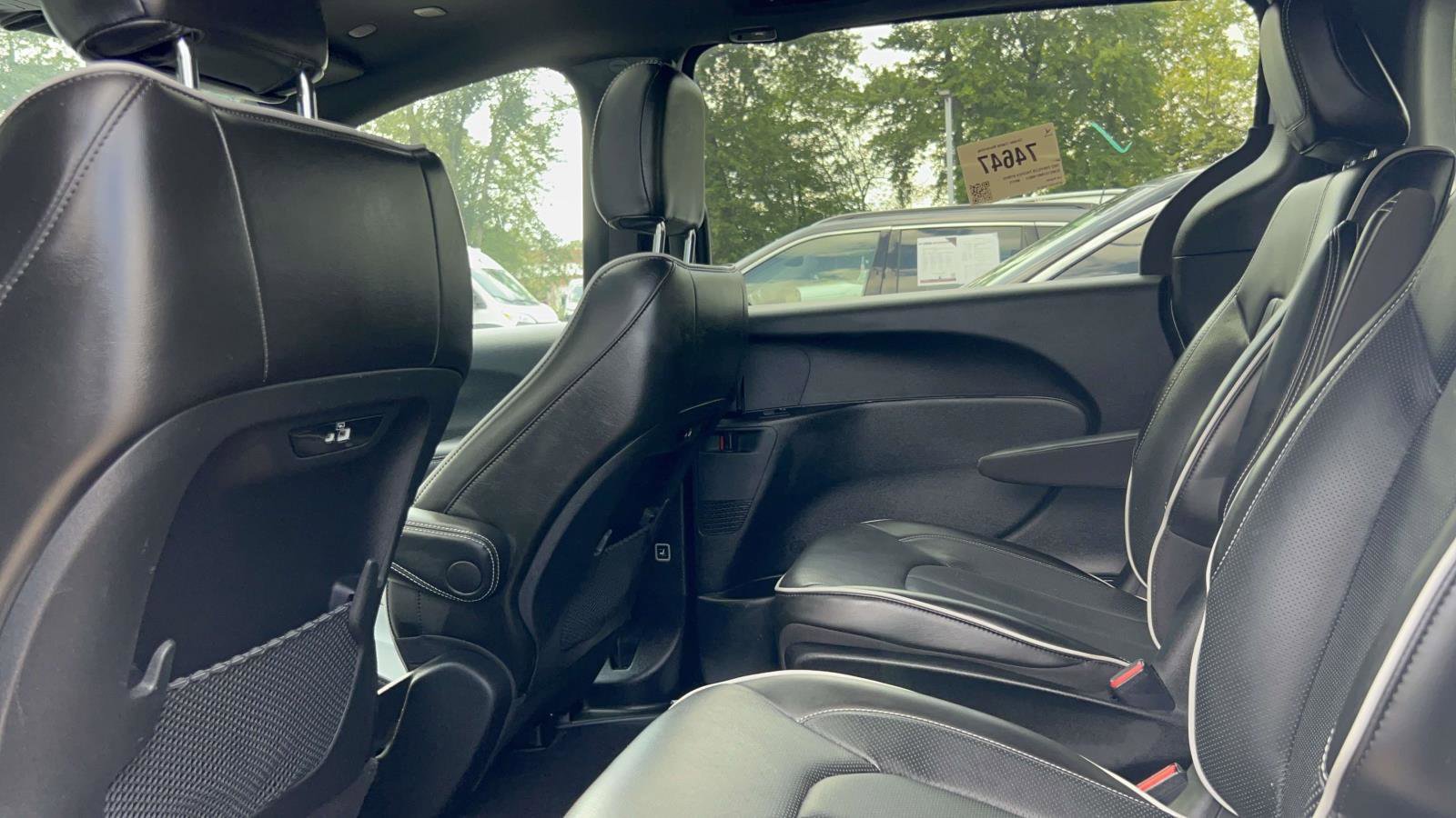 Used 2022 Chrysler Pacifica Limited w/ S Appearance Package image 35