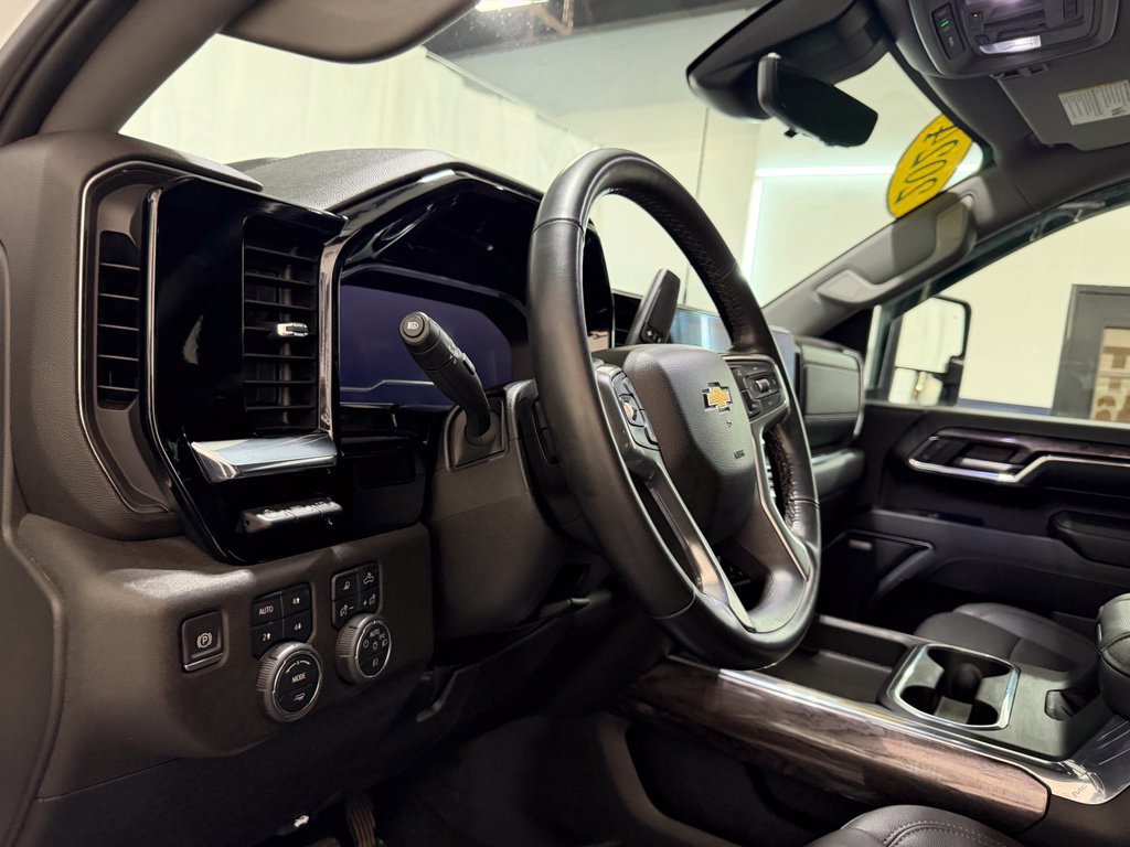 Used 2024 Chevrolet Silverado 3500 LTZ w/ LTZ Plus Package AWD/4WD image 21