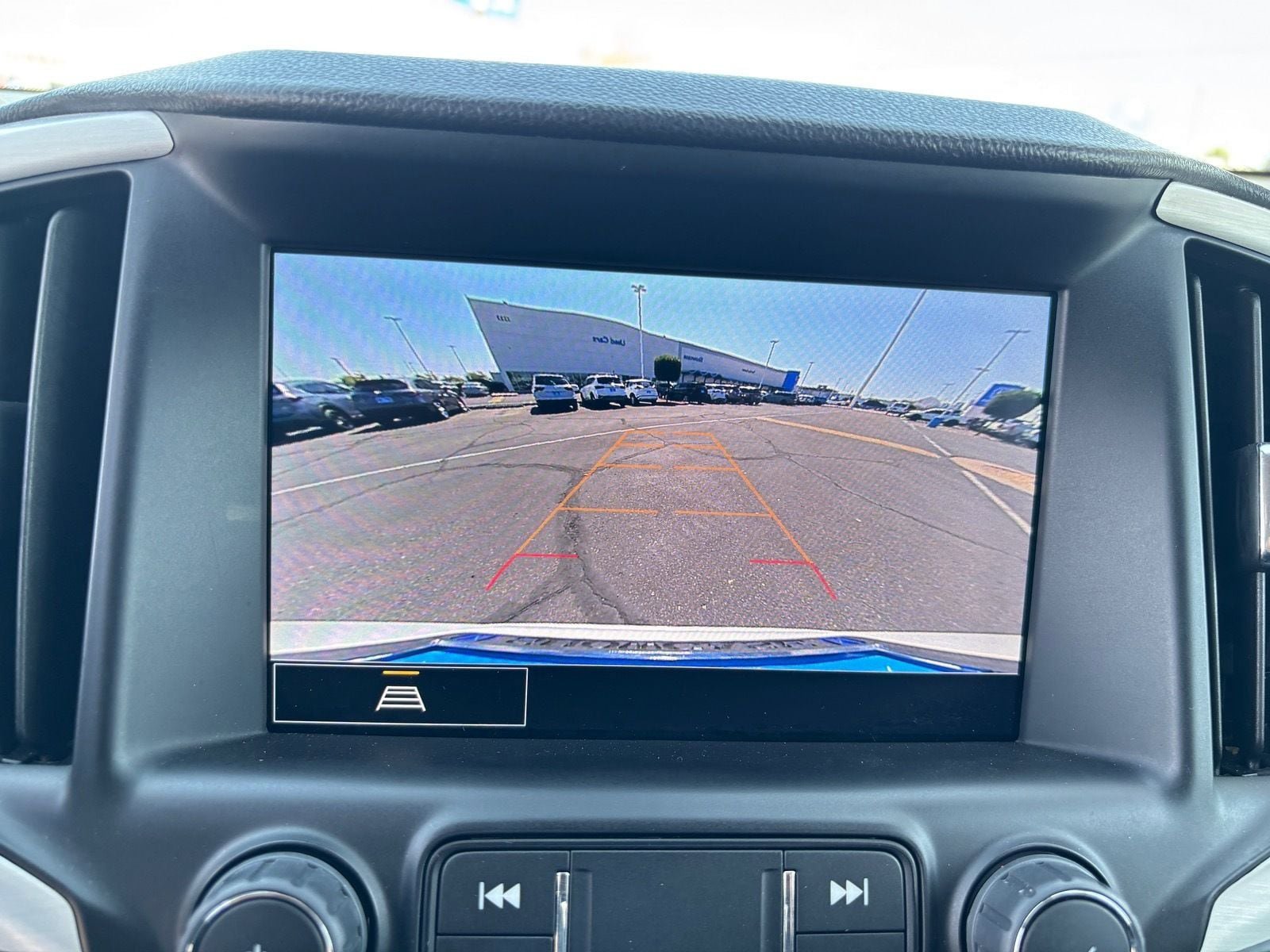 Used 2023 GMC Terrain SLT image 25