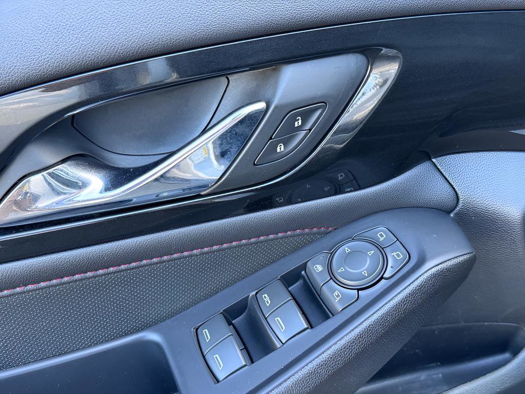 Used 2022 Chevrolet Traverse RS image 13