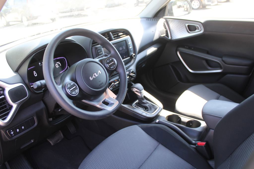 Certified 2025 Kia Soul LX w/ LX Technology Package image 21
