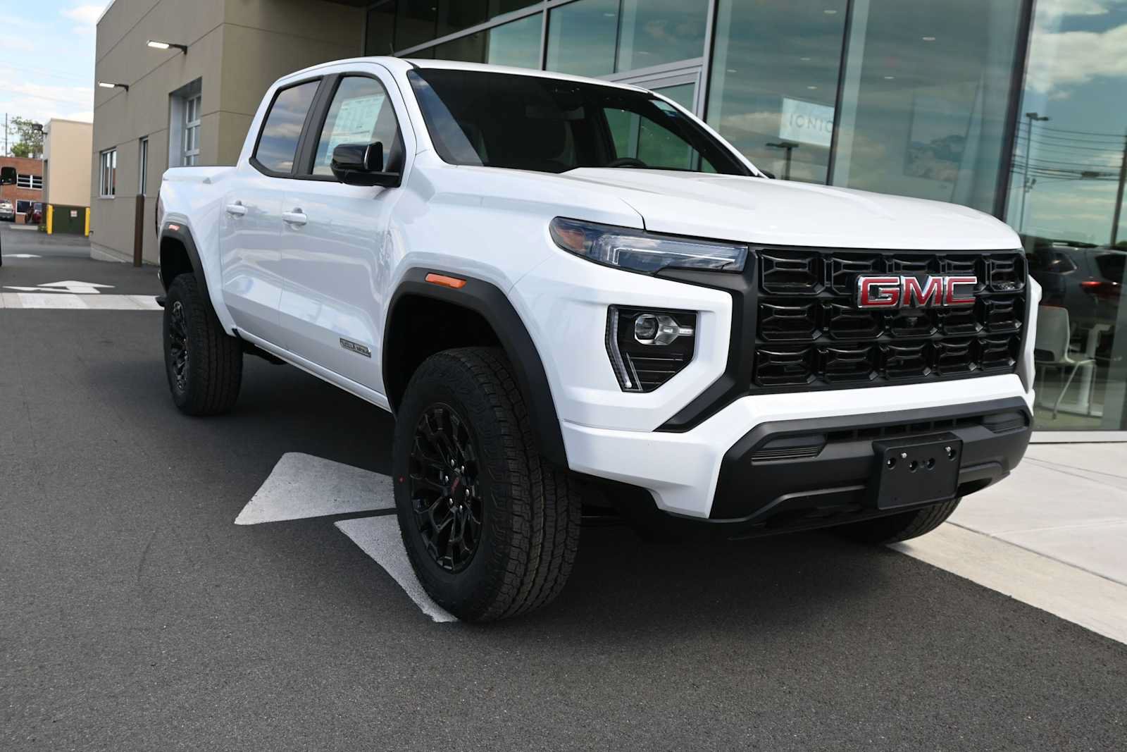 Used 2026 GMC Canyon Elevation w/ Technology Package RWD image 4