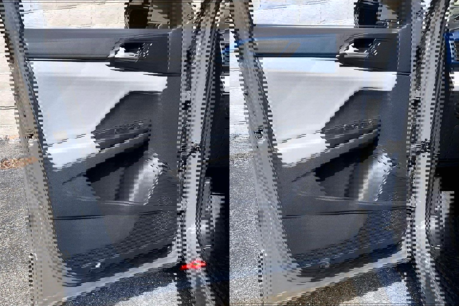 Certified 2023 Volkswagen Taos SE w/ Black Wheel Package image 22