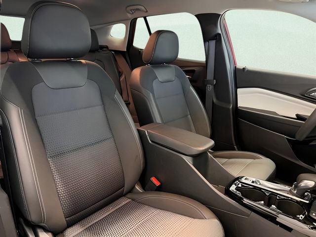 Used 2025 Chevrolet Trax LT image 12