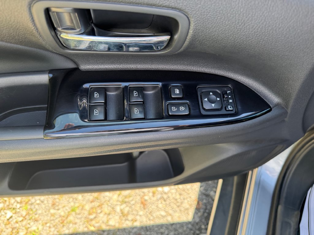 Used 2019 Mitsubishi Outlander AWD image 17