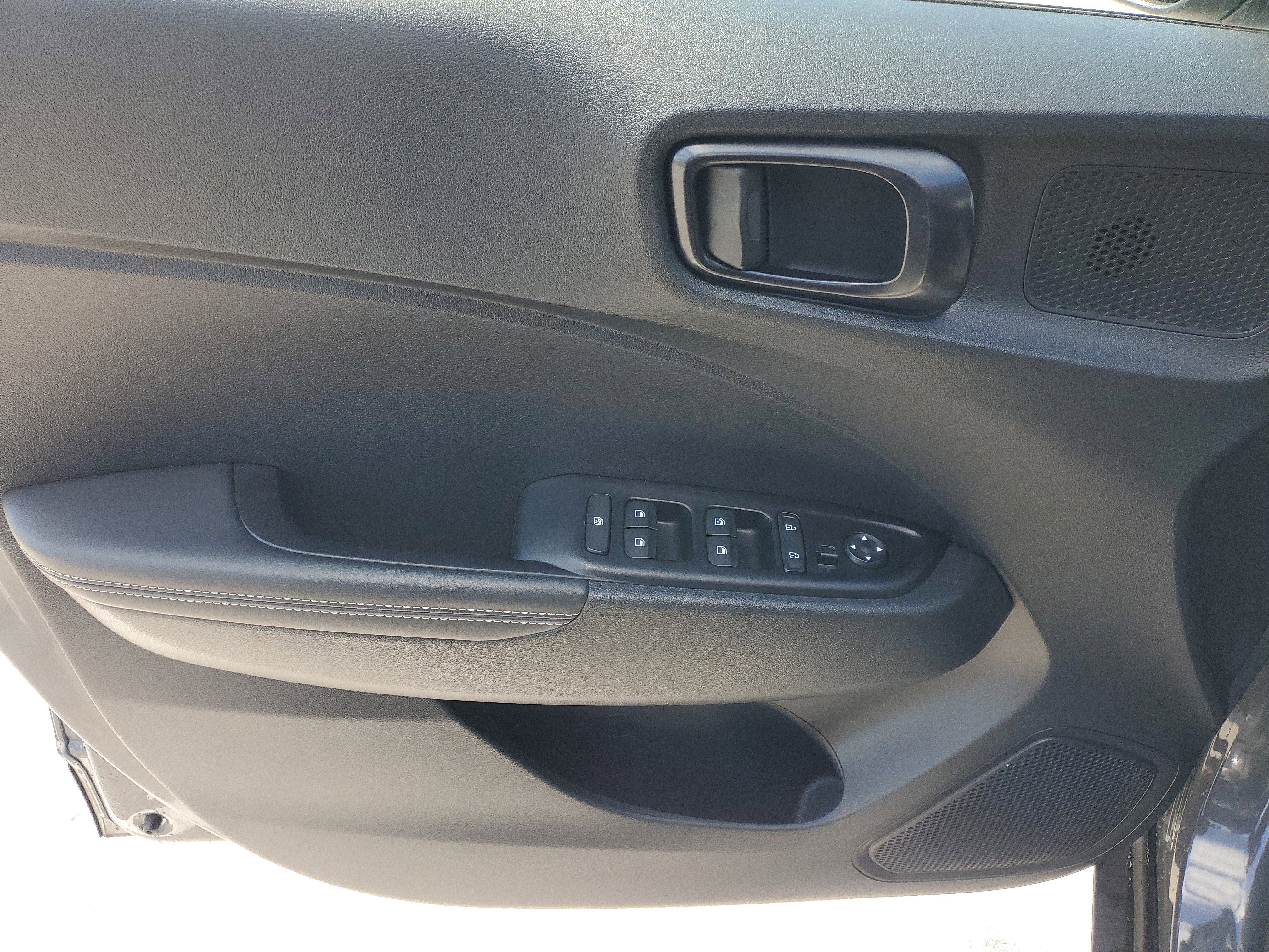 Used 2023 Hyundai Venue Limited image 18