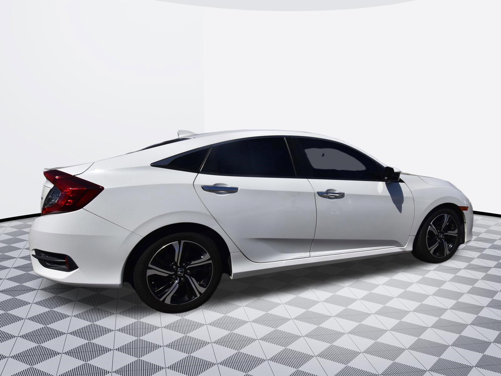 Used 2017 Honda Civic Touring image 7