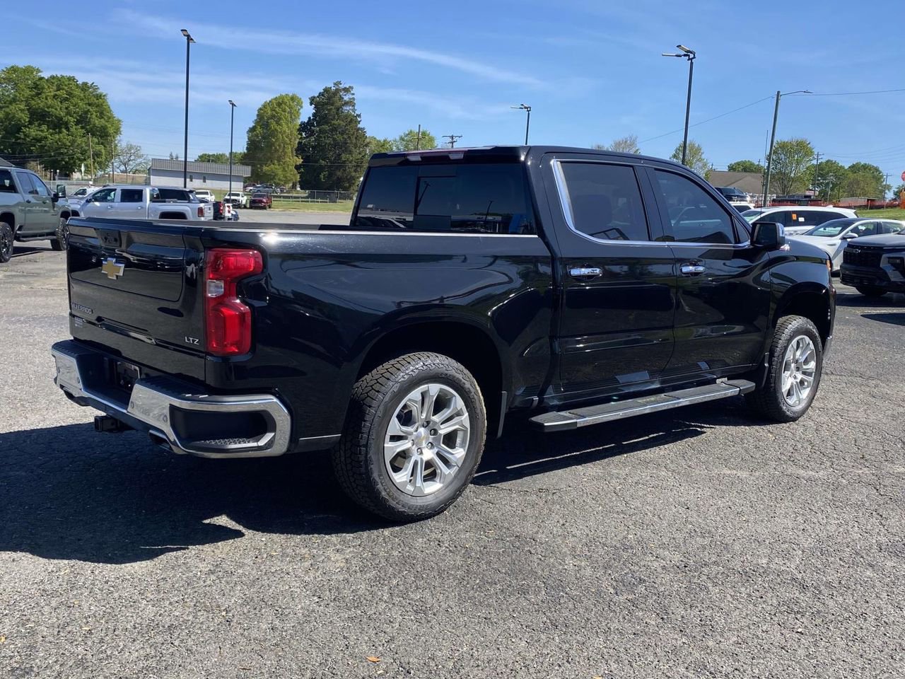 Used 2024 Chevrolet Silverado 1500 LTZ AWD/4WD image 6