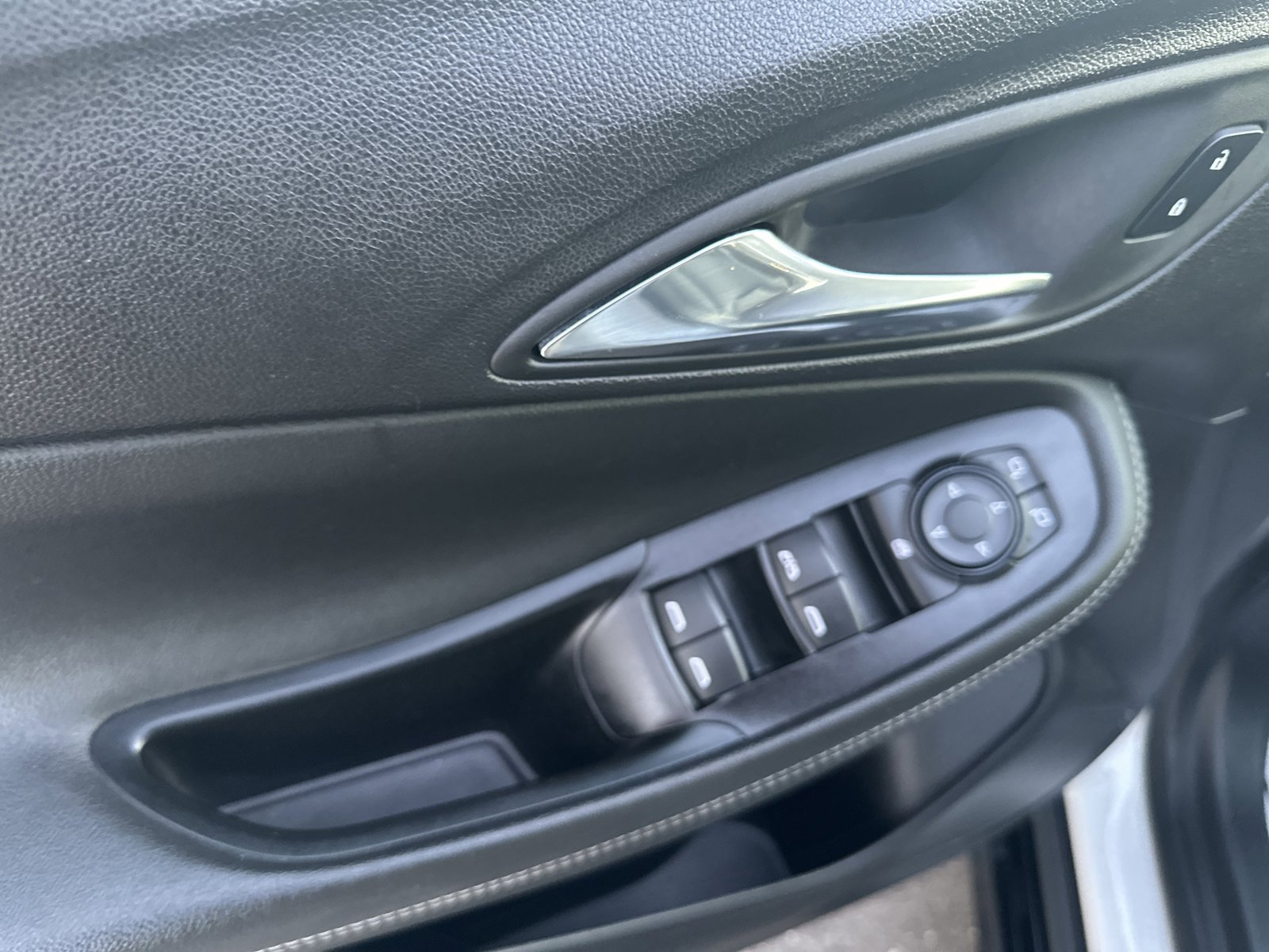 Used 2024 Buick Encore GX Sport Touring w/ Comfort Package image 9