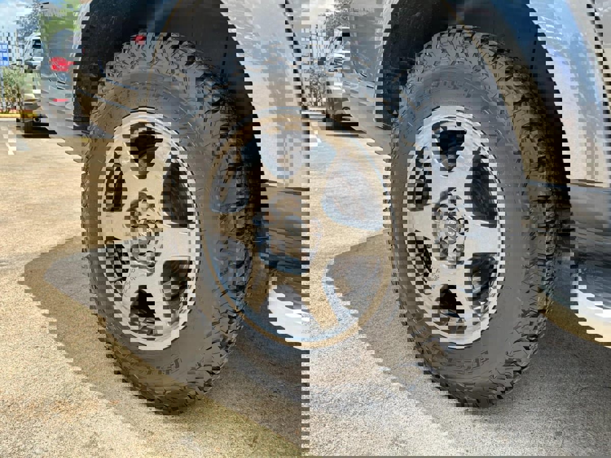 Used 2016 Land Rover LR4 image 38