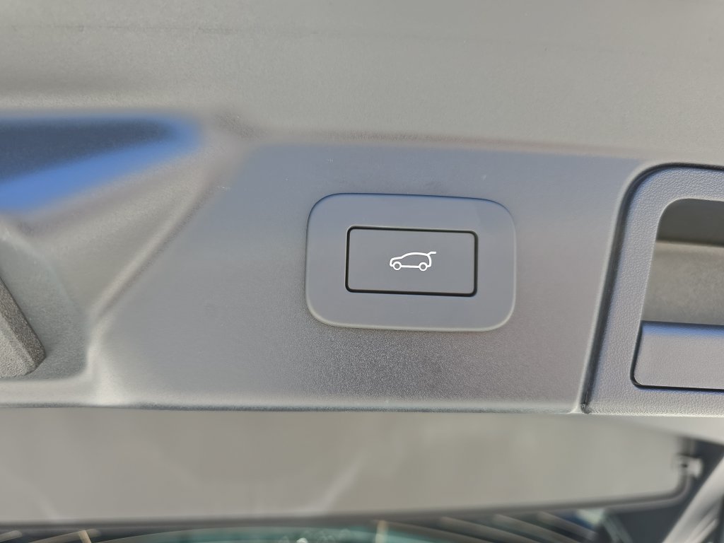 New 2026 Land Rover Range Rover Velar Belgravia AWD/4WD image 13