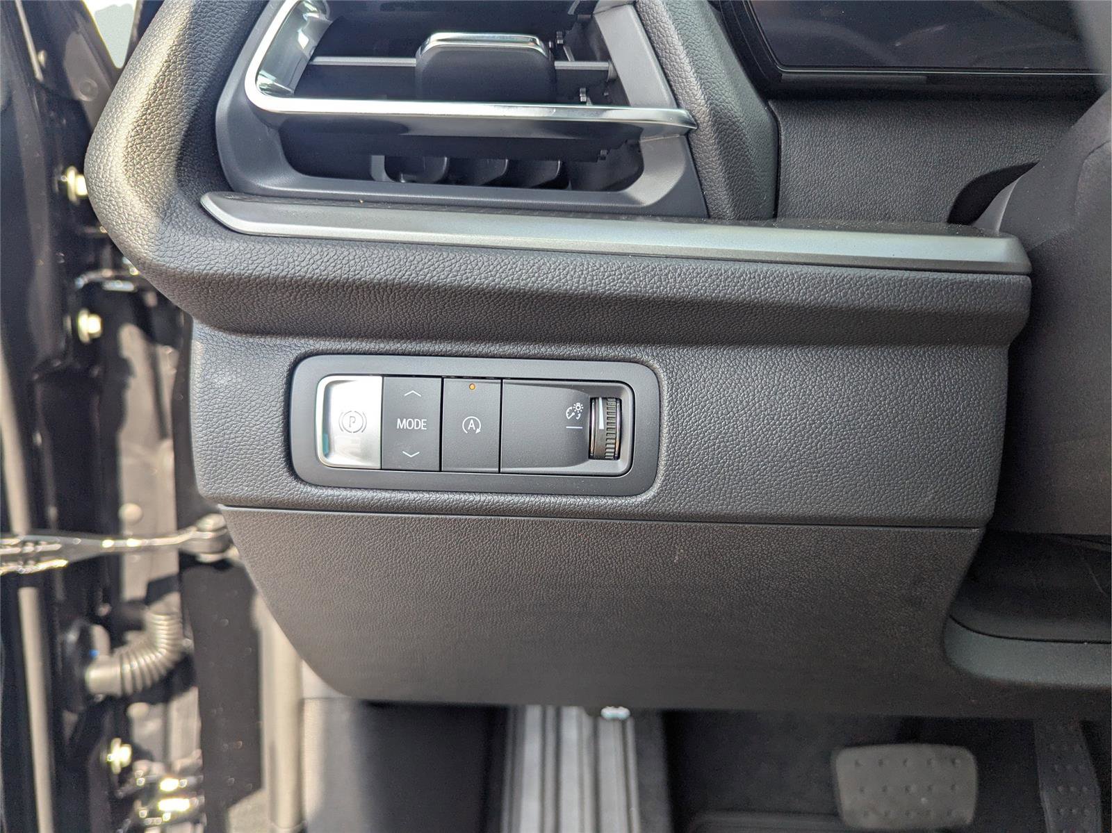 New 2025 Chevrolet Suburban Premier image 55