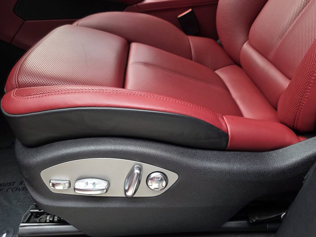 Certified 2025 Porsche Macan GTS image 17
