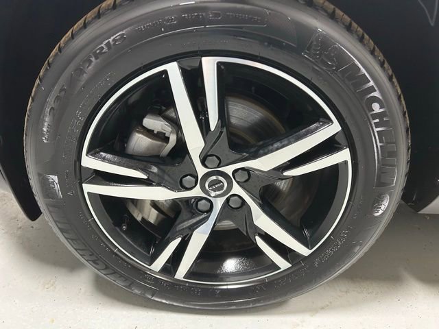 Used 2025 Volvo XC40 B5 Core image 6