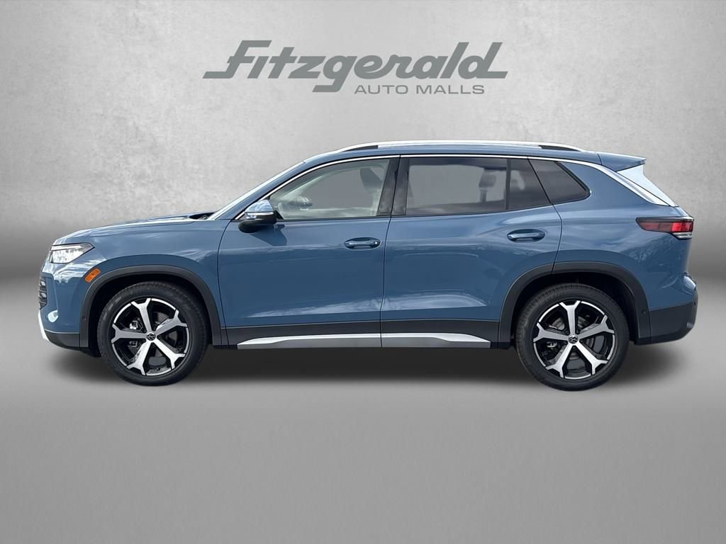 New 2026 Volkswagen Tiguan SE FWD image 3