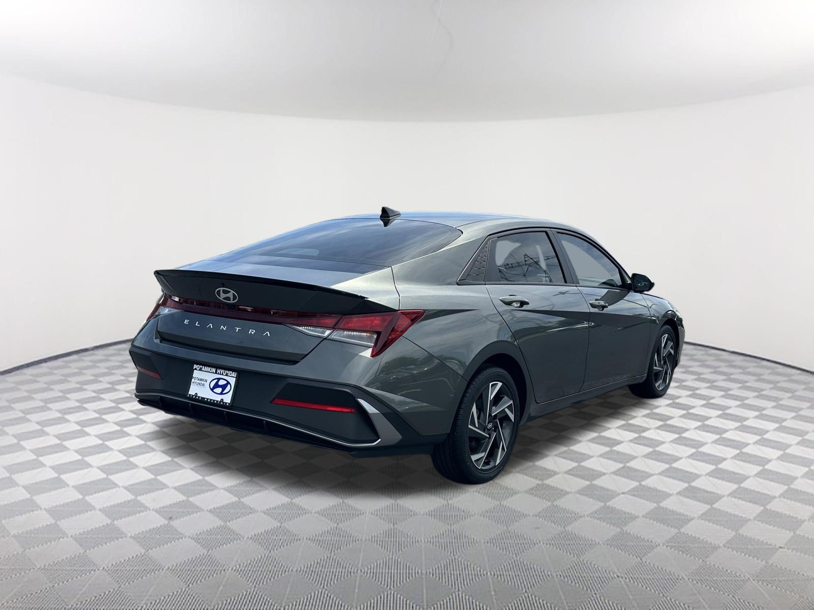 Used 2025 Hyundai Elantra Sport FWD image 5